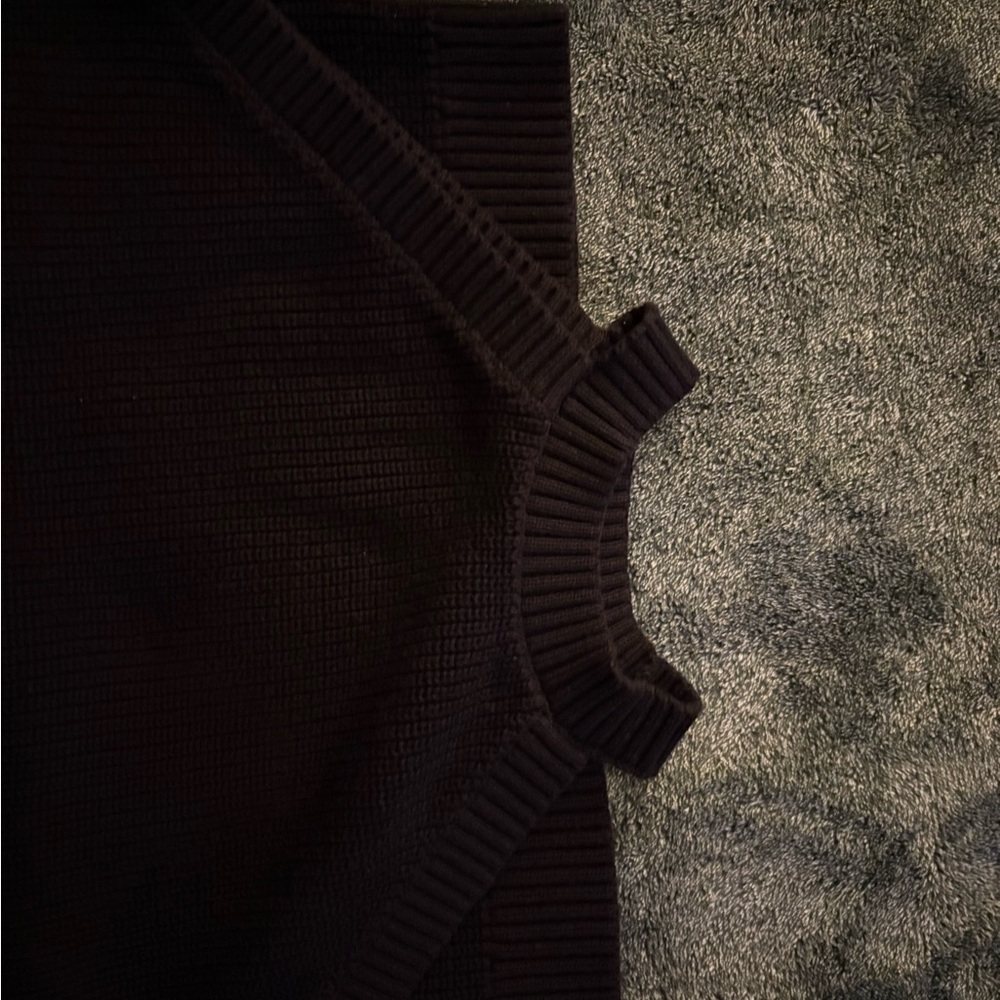 Womans  Black Tank/ Sleeveless Sweater.